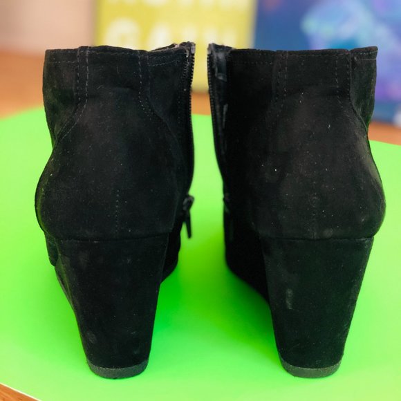 Universal Threads Black Suede Wedge Booties size 9 - Picture 8 of 8